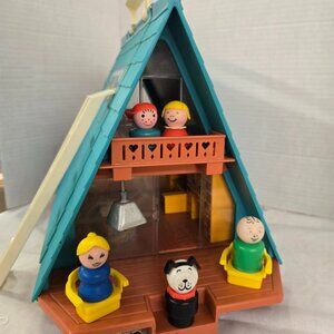 Vintage Fisher Price ❤ 1974 A Frame w/original family, in wonderful shape,